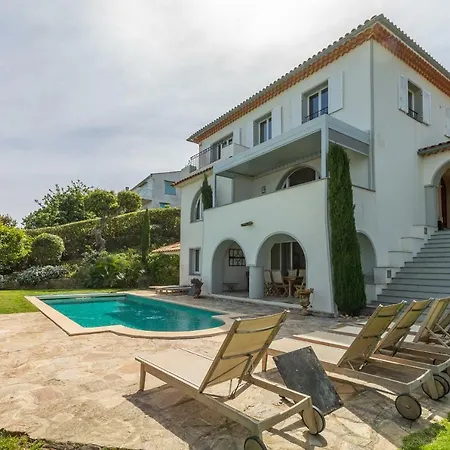 Ajoucadou Villa